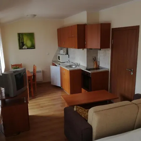 Апартаменти Cedar Self Catering