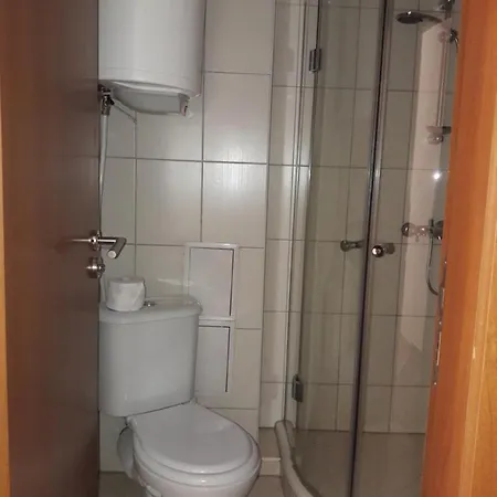 Апартаменти Cedar Self Catering Бансько