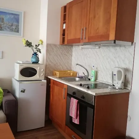Cedar Self Catering Апартаменти *